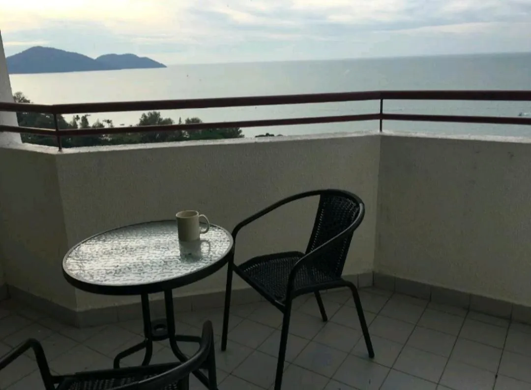 Deluxe Suite Seaview Batu Ferringhi 2304 - 2 Rooms 0*,  Malaysia